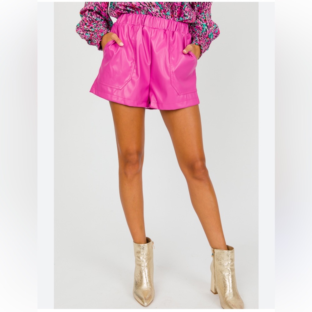 She‎ & Pink faux leather Women's Pink Shorts elastic waist sz S
New